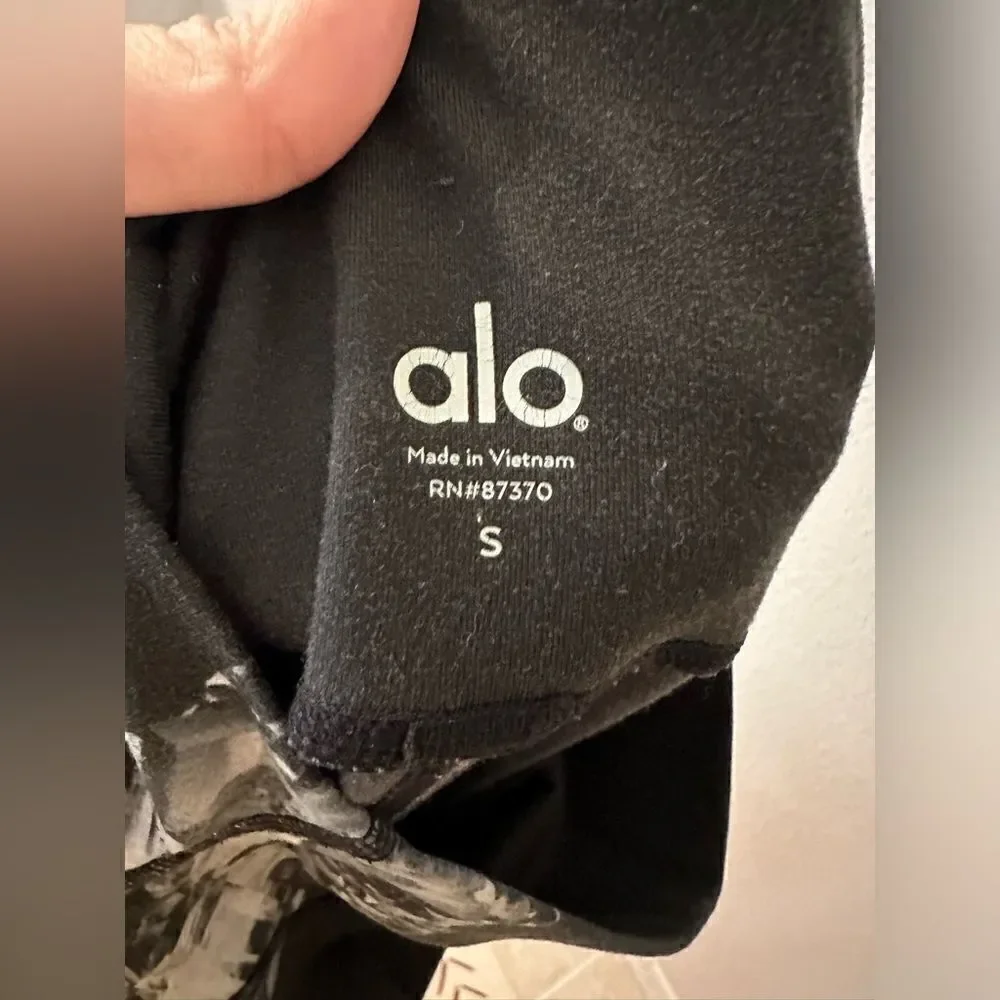 Alo Yoga Black White Dark Krystal Graphic High Waisted Airbrush Workout Leggings